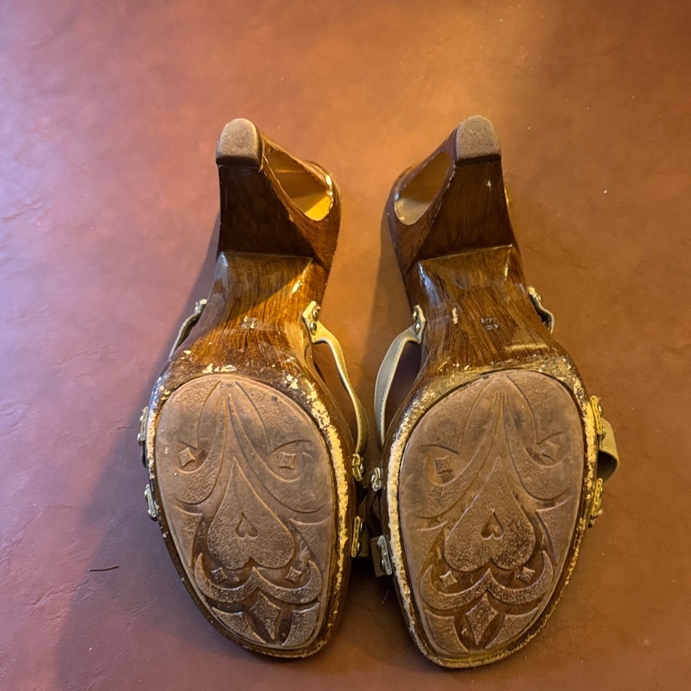 Italian Shoemakers Women's Brown Mules - Picture 8 of 12